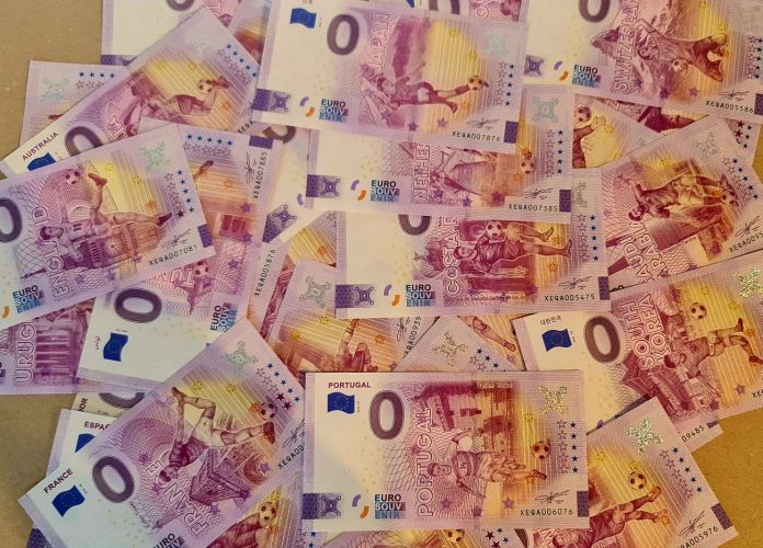 Série 32 Billets Coupe du Monde Foot Qatar 2022